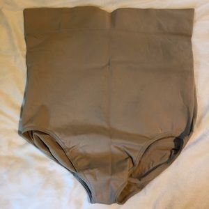22/24 Cacique Shapewear Briefs
